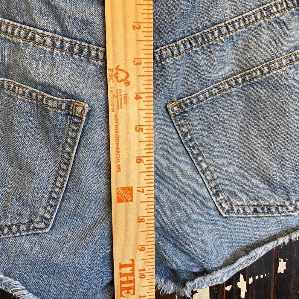 EUC distressed London jean shorts. Size 2 - Picture 6 of 9